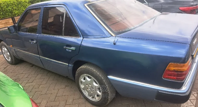Mercedes-Benz E200