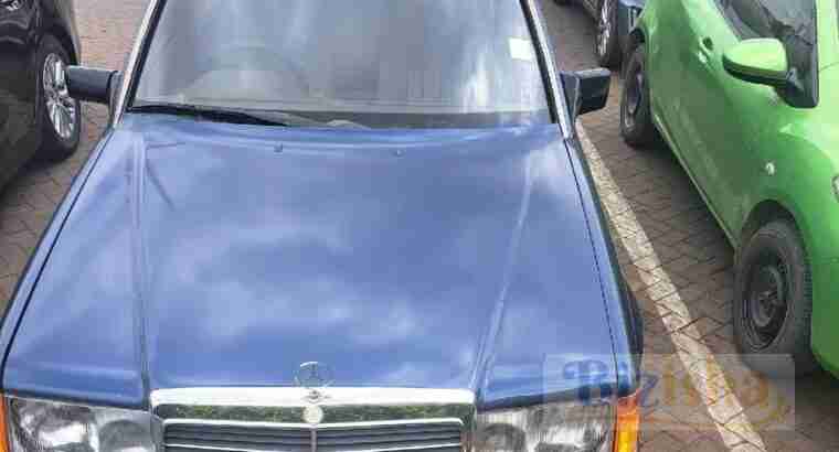 Mercedes-Benz E200